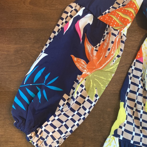 Bell Sleeve Tropical Print Dress- Small - Picture 2 of 4